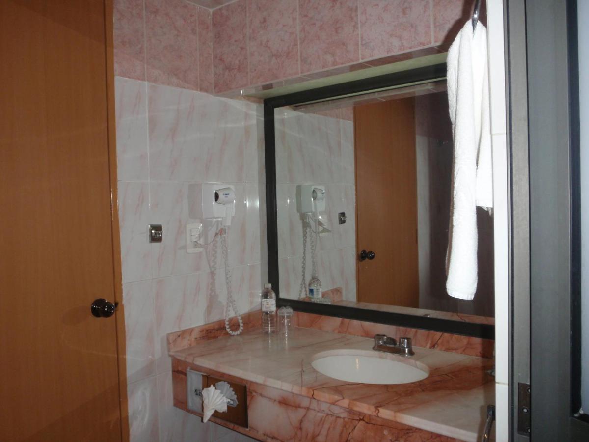 Hotel Plaza Las Fuentes San Juan San Juan Cuautlancingo Extérieur photo
